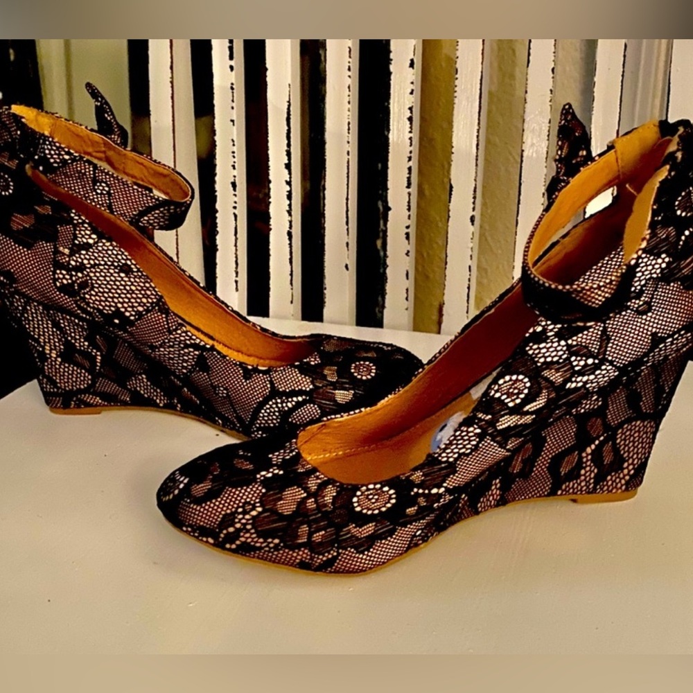 Women Pink shoes